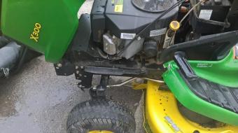 Газонокосарка John Deere X300 foto 10